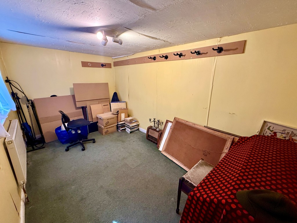 Lot: 148 - SEMI-DETACHED HOUSE FOR REFURBISHMENT - Bedroom four/office